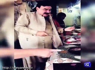 Sheikh Rasheed Working Like Normal People On Tandoor