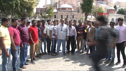 İstanbul Hintli Çalışanların İstanbul Tatili Renkli Görüntülerle Başladı