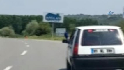 Ayakları Dışarıda Araç Süren Şoförler Kamerada