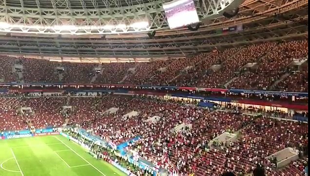 Ces fans anglais chantent Dont Look Back in Anger après la défaite en demi-finale de coupe du monde !