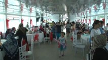Çocuklarının Sünnetini Boğaz'a Karşı Dans Ederek Kutladılar