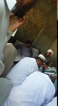 Leaked Video of PML-N Councilor Showing Darbari Skills for Campaign