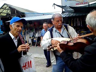 Derventa KOD MARKOVIĆA  svakog četvrtka neko zašargija na pijaci