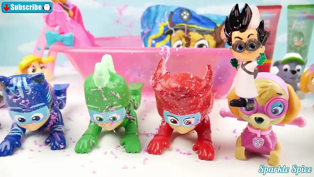 Baby learns colors in rainbow m&ms