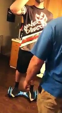 Boire une bière en Hoverboard : mauvaise idée