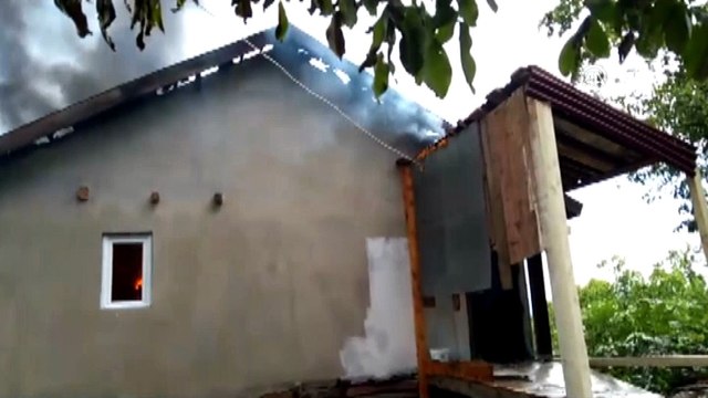 Köyde çıkan yangında üç ev kullanılamaz hale geldi - KARABÜK