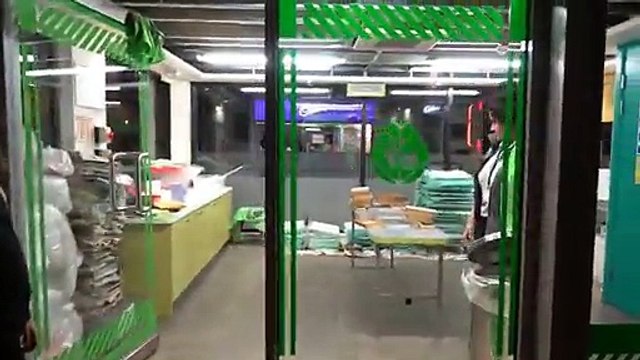 Макс меняет колёса гоночной машине в Кидзания Лондон Работает пожарным Делает шоколадку и мороженое на канале новое видео 2016