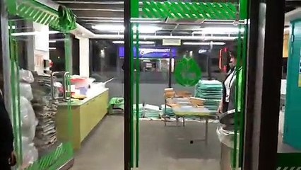 Макс меняет колёса гоночной машине в Кидзания Лондон Работает пожарным Делает шоколадку и мороженое на канале новое видео 2016