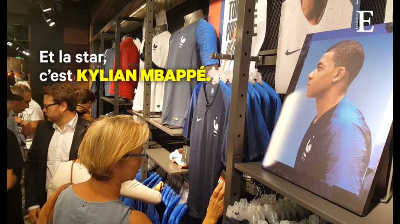 Coupe du Monde : l’esprit de 1998 flotte sur les boutiques qui vendent des maillots de foot