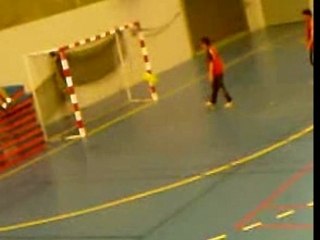 momo ki nique tout au foot