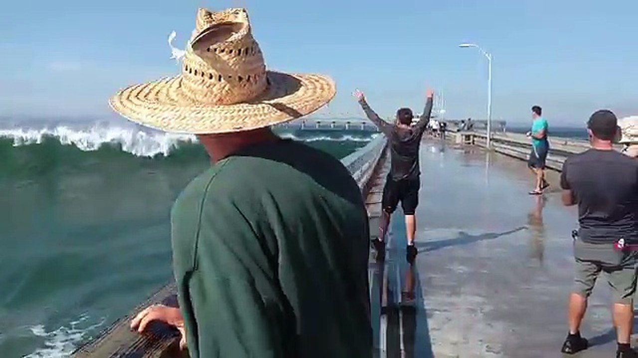 Big wave wets tourist funny