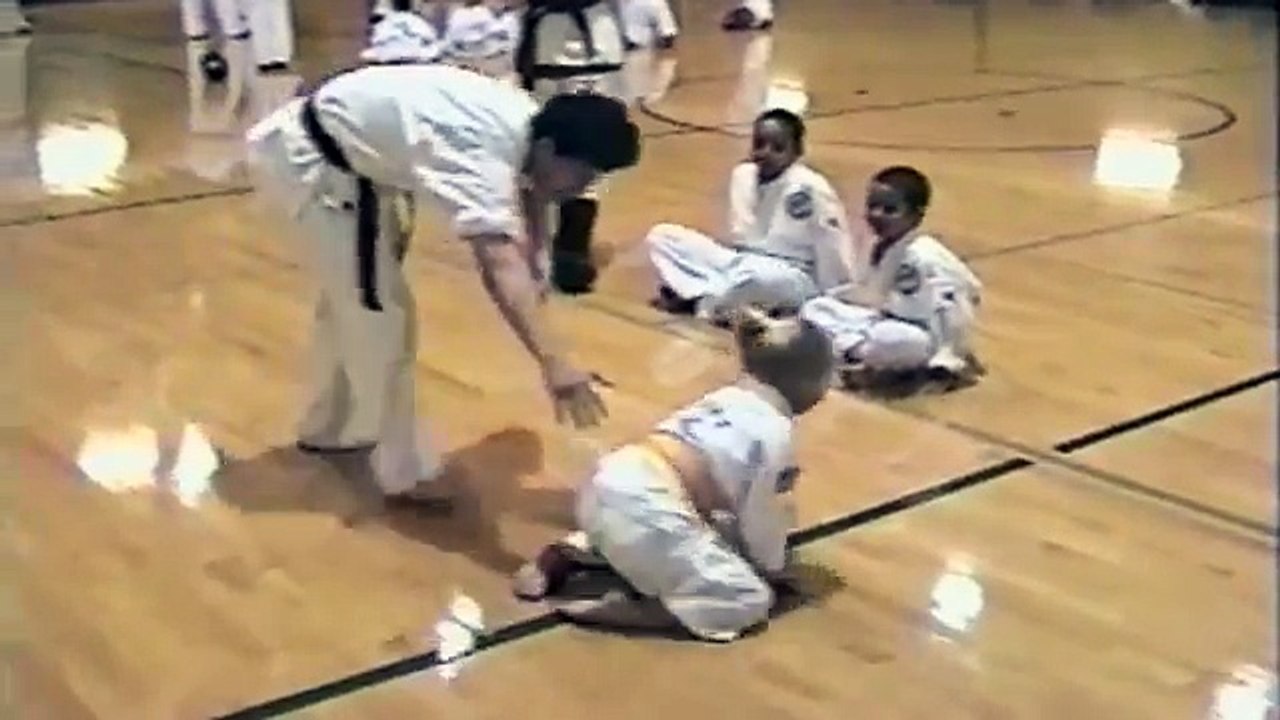 Brave Kid Saves Little Girl's Life