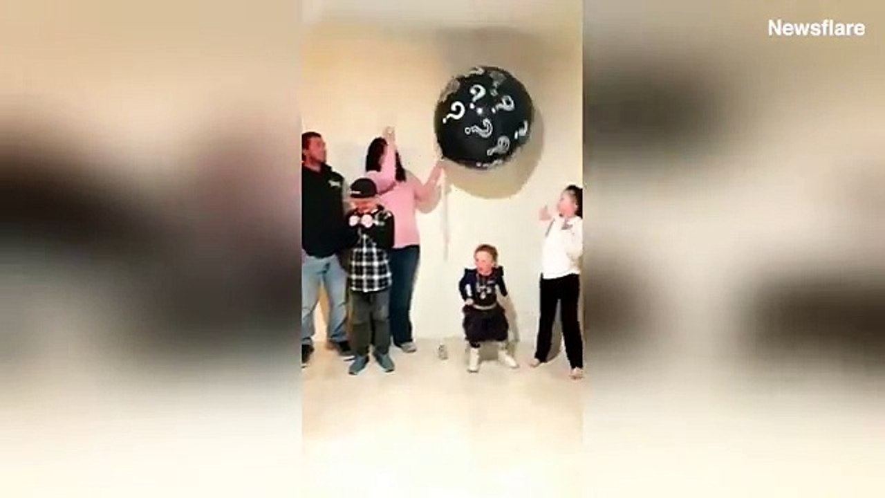 Boy screams 'no' after finding out he will get another sister - Daily Mail