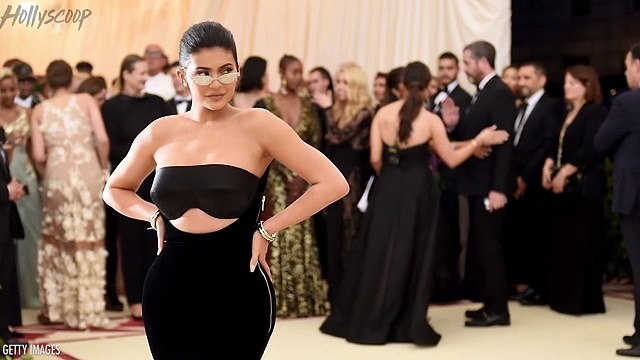 Selena Gomez HIDES From Justin Bieber! Kendall Jenner SCARED Of Tinashe Stalking! | DR