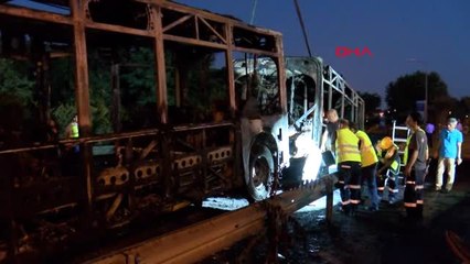İstanbul Bayrampaşa'da İett Otobüsü Alev Alev Yandı