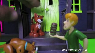 SLIME on the SCOOBY DOO HAUNTED MANSION while SHAGGY & SCOOBY Try Save Kitty Cat