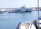 Coast Guard Ship Diciotti Arrives in Trapani Carrying Alleged 'Violent Hijackers'