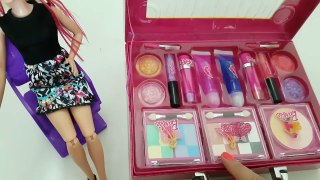 ♥ BARBIE MAKEUP KIT PRETTY IN PINK NEW ♥