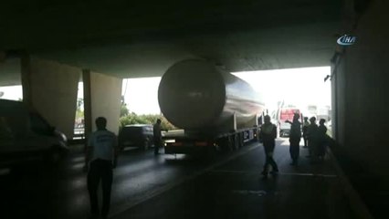 Kartal'da Lpg Yüklü Tır Köprüye Sıkıştı