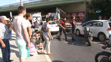 Şişli’de motosiklet sürücüsü otomobillere çarparak durabildi: 2 yaralı