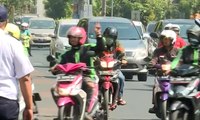 Aksi Damai Ojol Tuntut Kesejahteraan di Surabaya