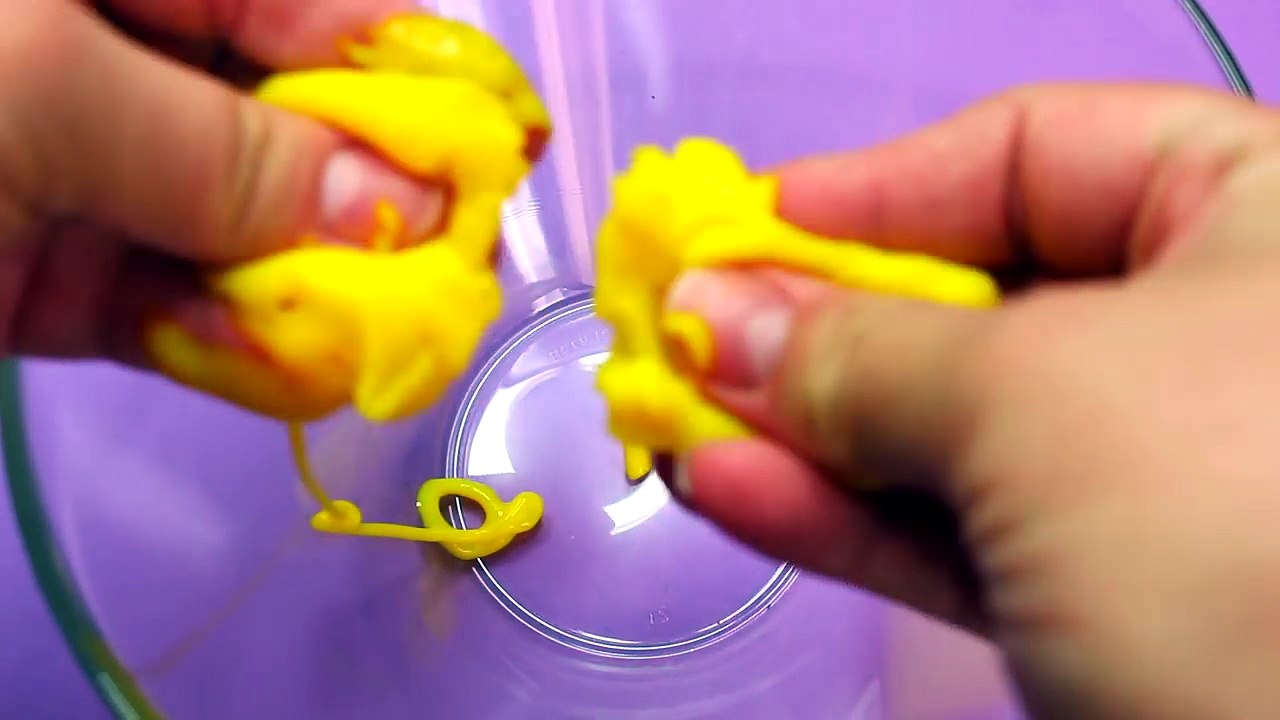 Vidéo satisfaisante ! Je découpe des balles anti stress !