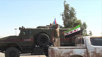 بعد سنوات طويلة.. علم النظام يرفرف بمهد الثورة السورية