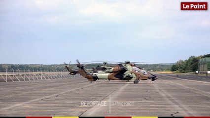 Répétitions du  14 juillet à bord d'un hélico de l'Armée