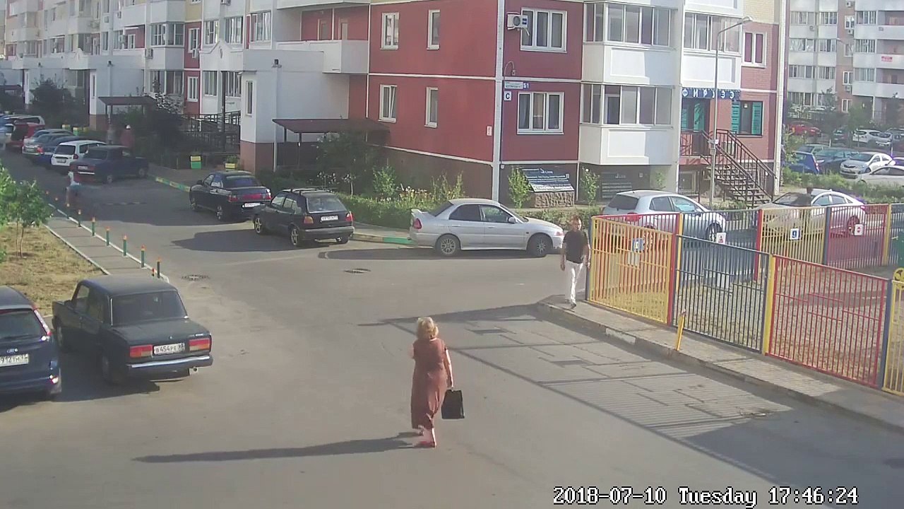 Quand une bouteille de gaz explose en pleine rue... Fou