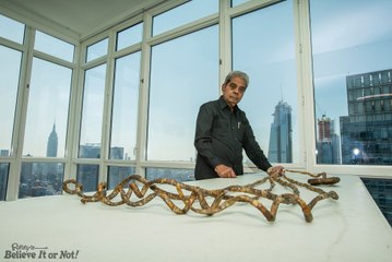 1952'den beri uzattığı tırnaklarını kestirdi