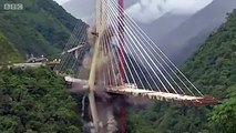 لحظة تدمير جسر تحت الإنشاء فى كولومبيا