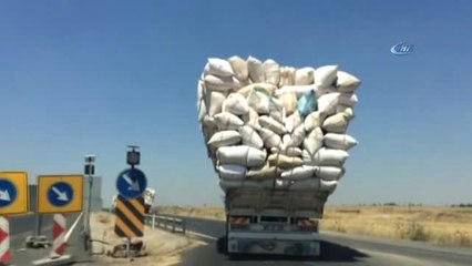 Saman Yüklü Kamyon Böyle Tehlike Saçtı
