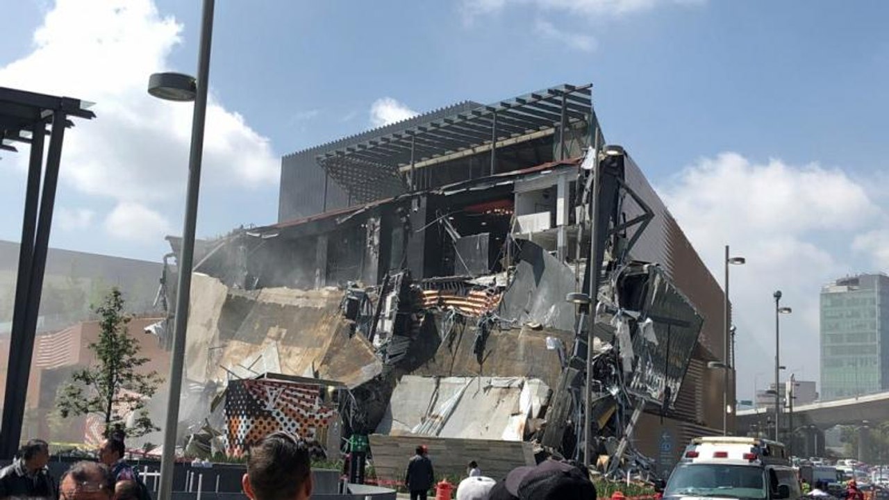 Queda parcial de novo centro comercial na Cidad...