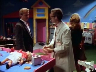 SledgeHammer  S02E11 - SledgeInToyland