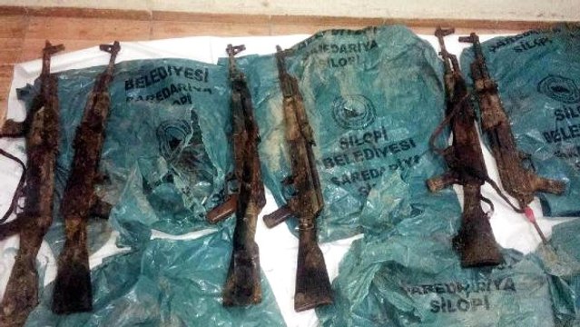 Silopi'de Toprağa Gömülü 16 Kalaşnikof Tüfek Ele Geçirildi