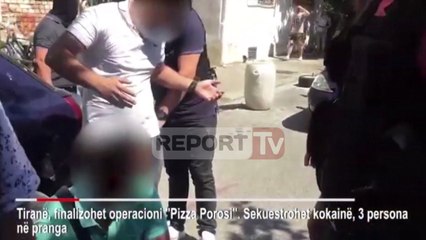 Report TV - Tiranë, shpërndanin kokainë me motorin e picerisë, bien në pranga 3 të rinjtë