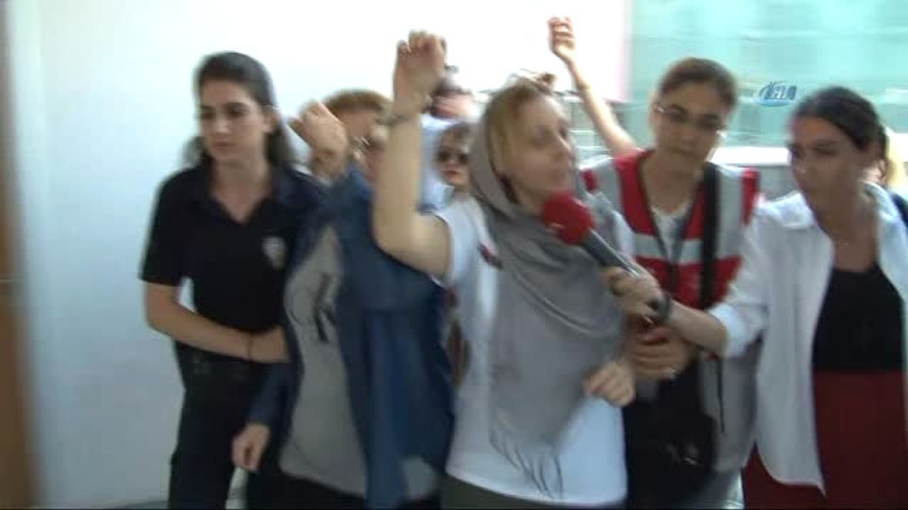Adnan Oktar'ın 'Kedicikleri' Sağlık Kontrolünden Geçirildi