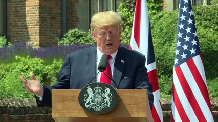 Trump nega críticas à premier britânica