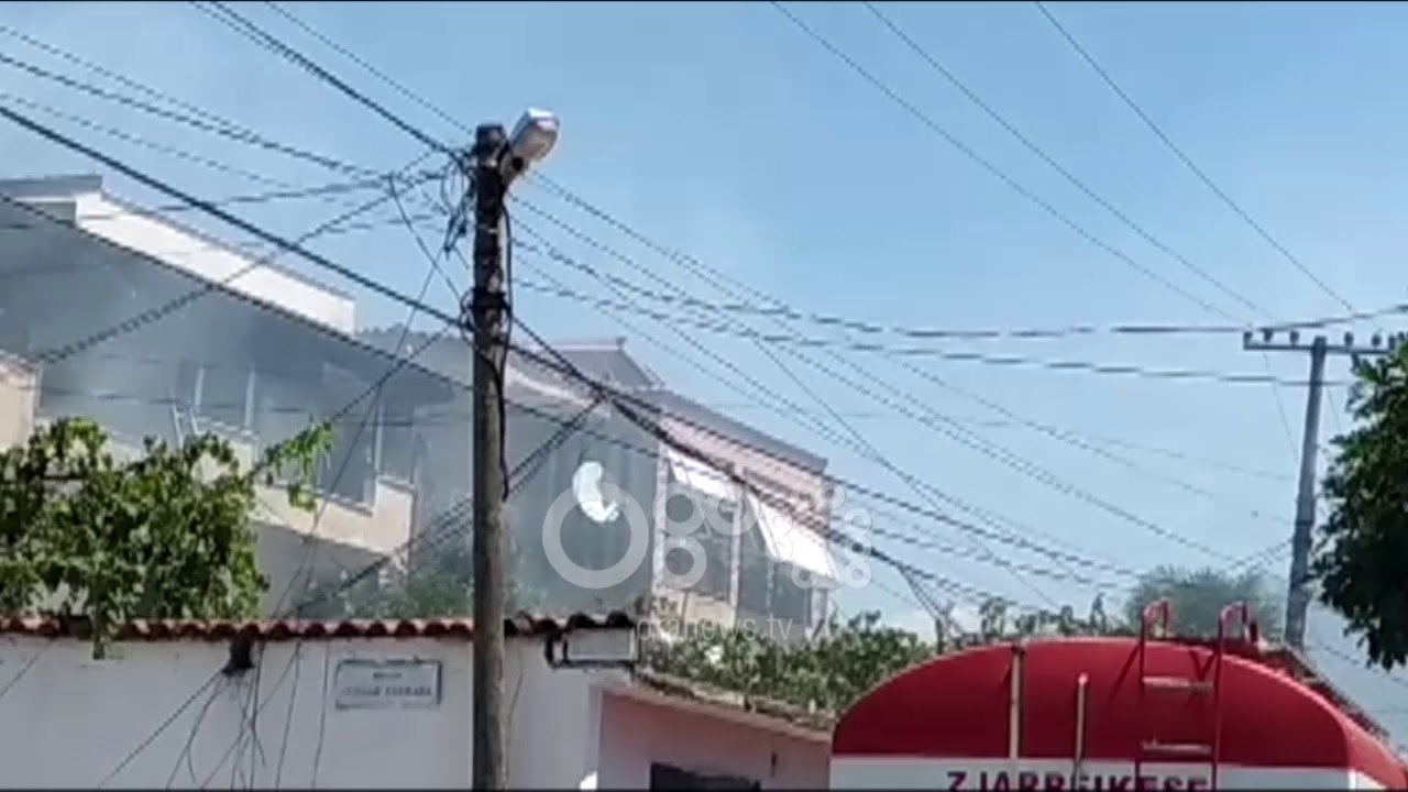 Ora News - Zjarr në një banesë në Tiranë, banorët: Dëgjuam shpërthim të madh!