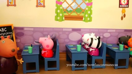 Скачать видео: Peppa Pig no quiere mudarse de casa   Muñecas y juguetes con Andre para niñas y niños