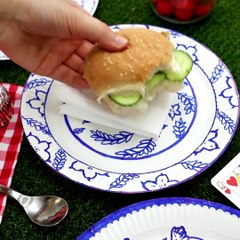 These absolutely adorable Alice in Wonderland crafts are a MUST try ⏱☕️