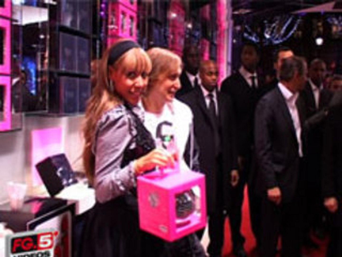 Cathy et David Guetta au Sephora des Champs - FG.5 VIDEOS - Vidéo  Dailymotion