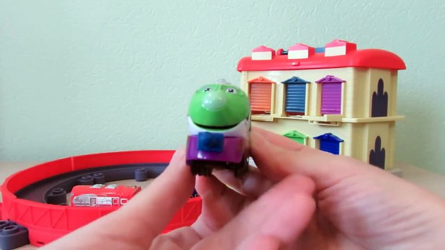 Chuggington Trains train in Portable Double Decker Roundhouse Brewster Wilson чаггингтон паровозики