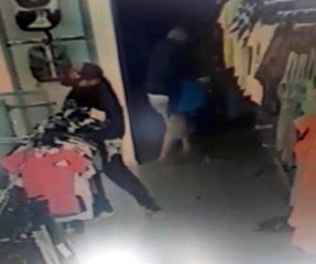 Yangın Tüpü ile Camı Kırıp Elbise Çaldılar