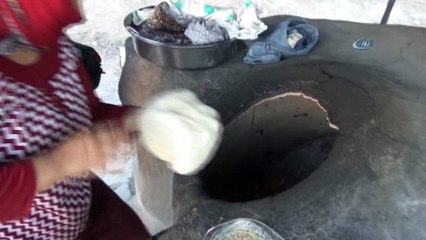 Sınırda huzurun yakalanması kadınları tandır ekmeği yapmaya yönlendirdi