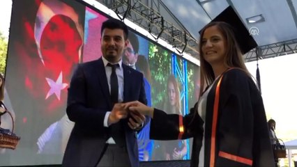 Mezuniyet töreninde evlenme teklifi - KOCAELİ