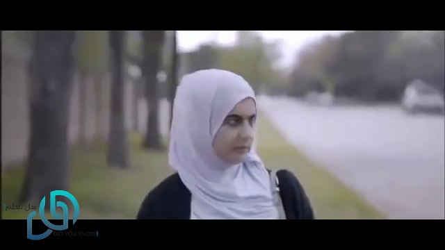 ظنت أنه يريد أن يسرق حقيبتها و لكن .... حدث هذا! ...شاهد .. المفاجئة !
