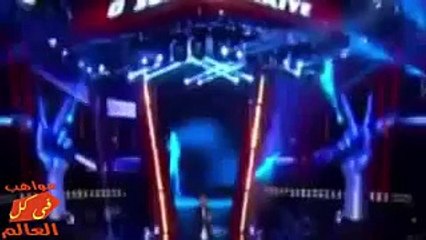 شب تركي عم يغني ببرنامج ذا فويس الامريكي.. لما سمعتو لحنة الحكم انبهروا بقوة صوتو