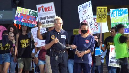 - Los Angeles’ta Trump karşıtı gösteri