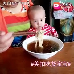 Çinli bebeği ile ramen paylaşmayan vicdansız aile